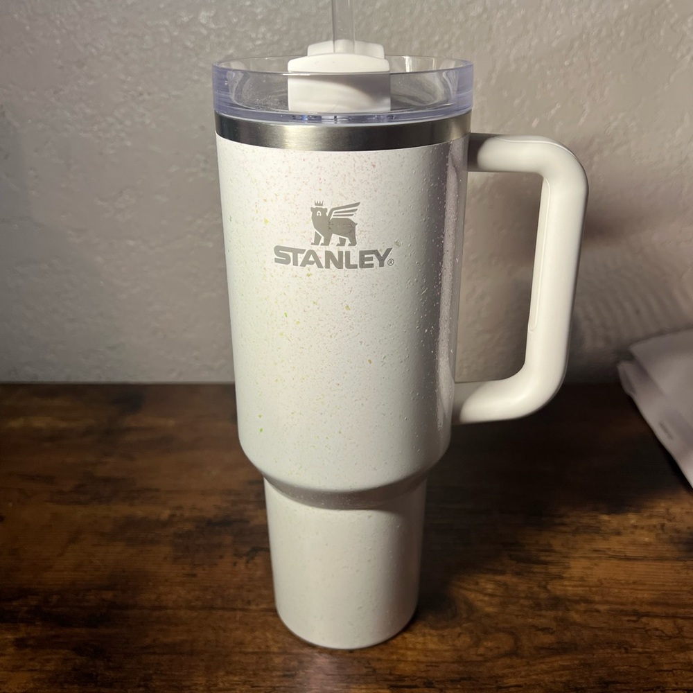 Stanley 40oz tumbler quencher White Insulated cup Pearl